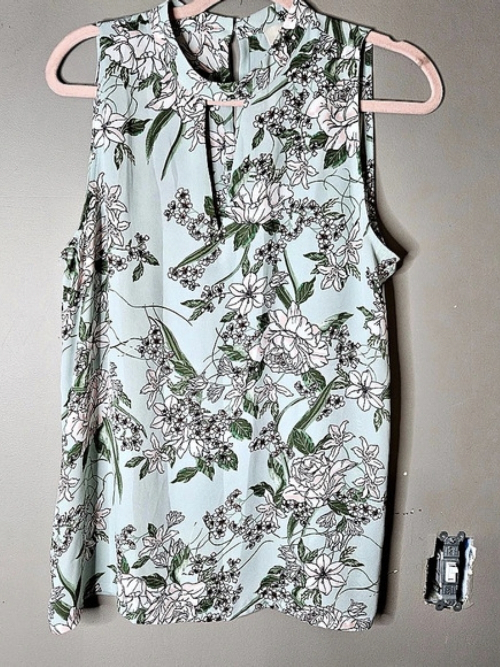 LOFT Floral Sleeveless Blouse in Green & Pink Size Medium Ptp 20"